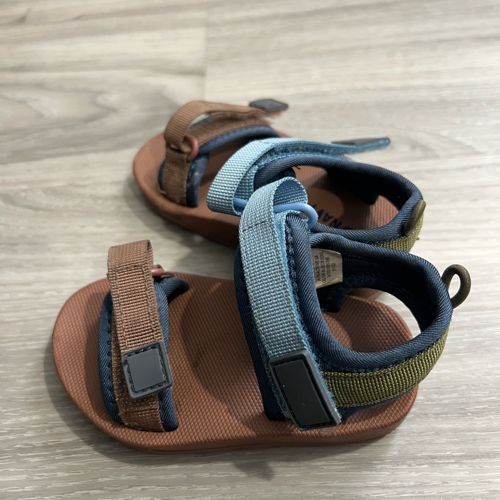 Old navy toddler sandals size 6